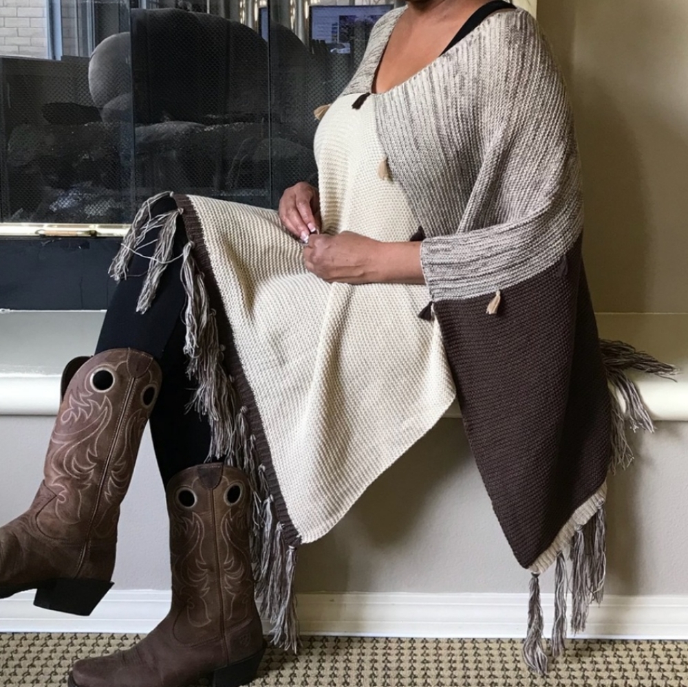 Fringed Boho Poncho - Picture 5 of 8